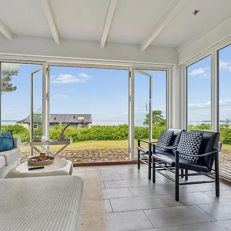 Lovely With Amazing Sea View Hébergement de vacances Assens